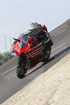 media/Sep-20-2025-TrackDaz (Sat) [[27f0cde673]]/B Group/1120am (Turn 2)/